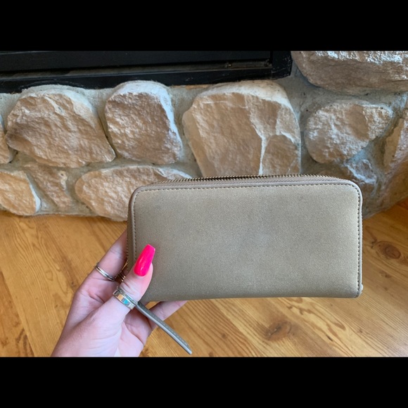 Guess Wallet - Picture 2 of 3